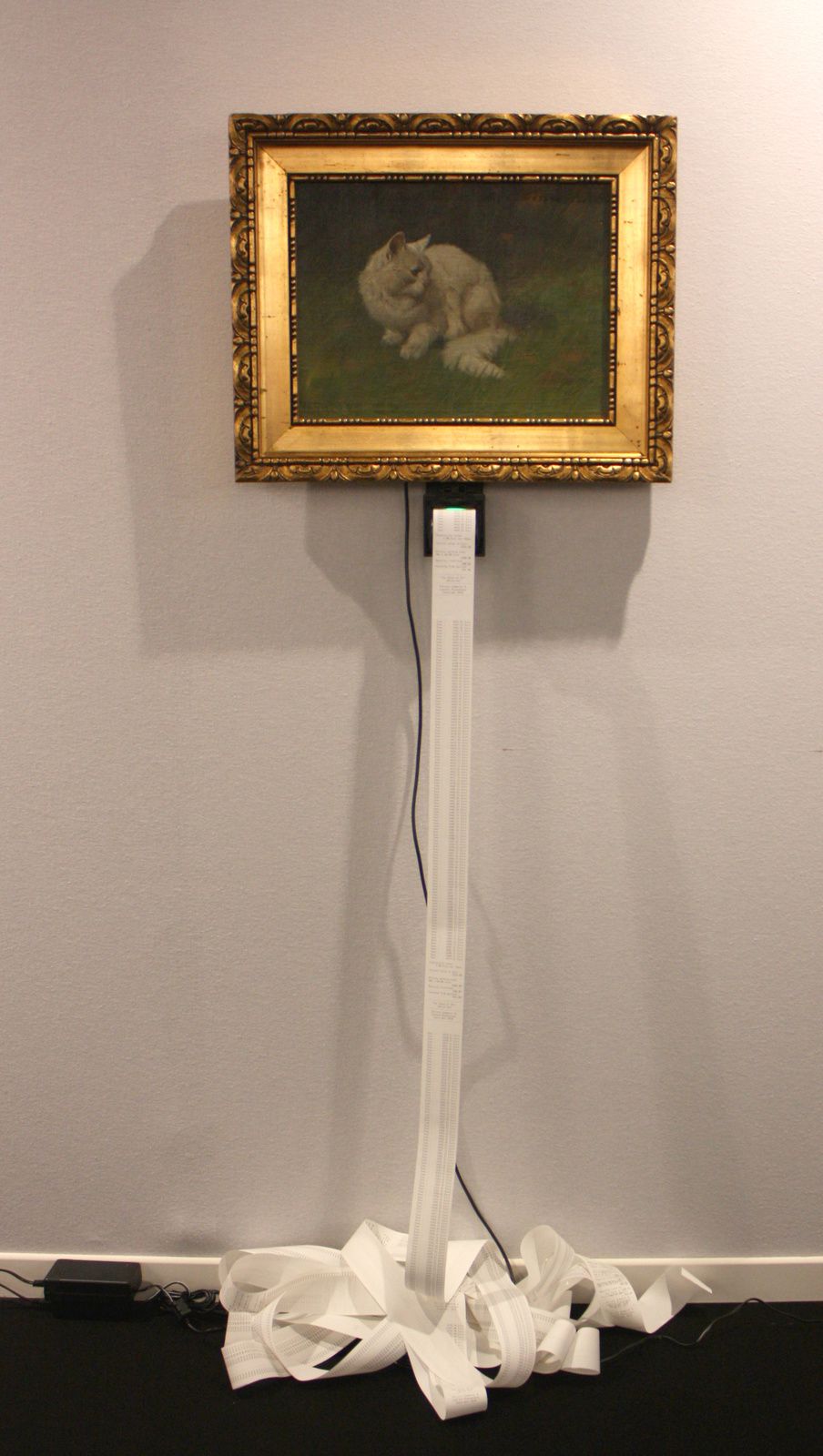 "La valeur de l'art (The white cat)", 2010 de L. Mignonneau et C. Sommerer (Galeire Charlot) Photo Eric Simon