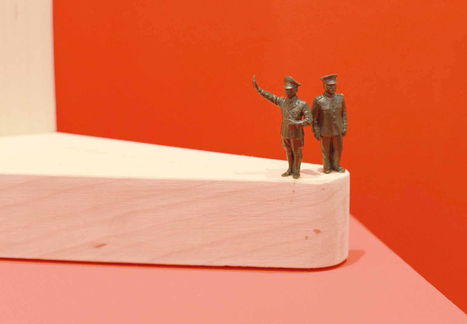 "L'ombre d'Hitler et de Staline", 2014  de Leonid Sokov - Courtesy Galerie Vallois © Photo Éric Simon
