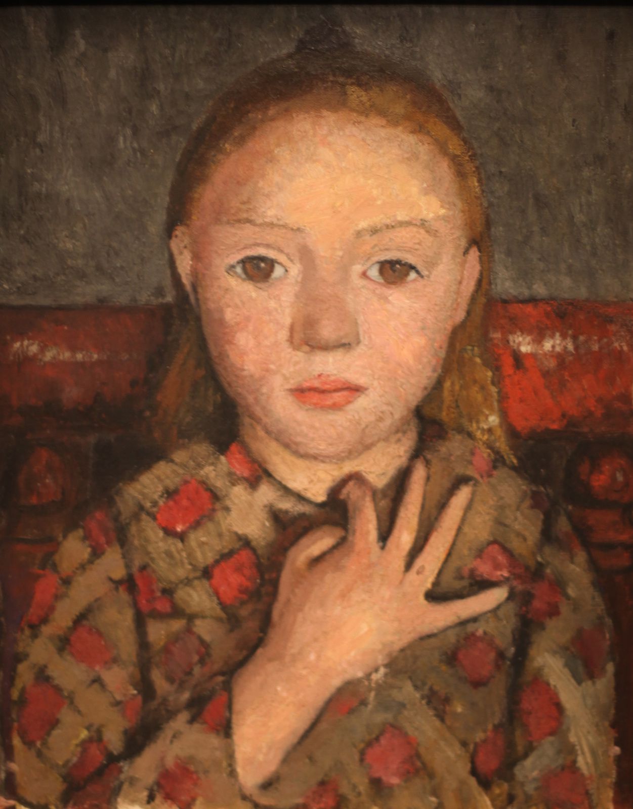 "Portrait de jeune fille, les doigts écartés devant la poitrine", 1905 de Paula Modersohn-Becker © Photo Éric Simon