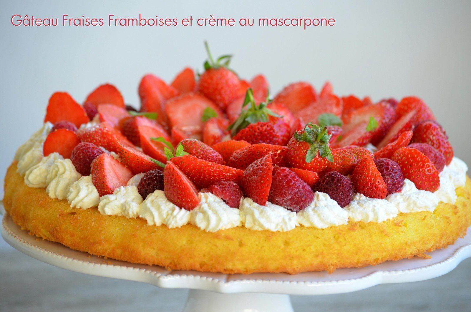 Gâteau fraises / framboises sur crème au mascarpone fouettée KKVKVK # 56 -  Le blog de C'est Nathalie qui cuisine
