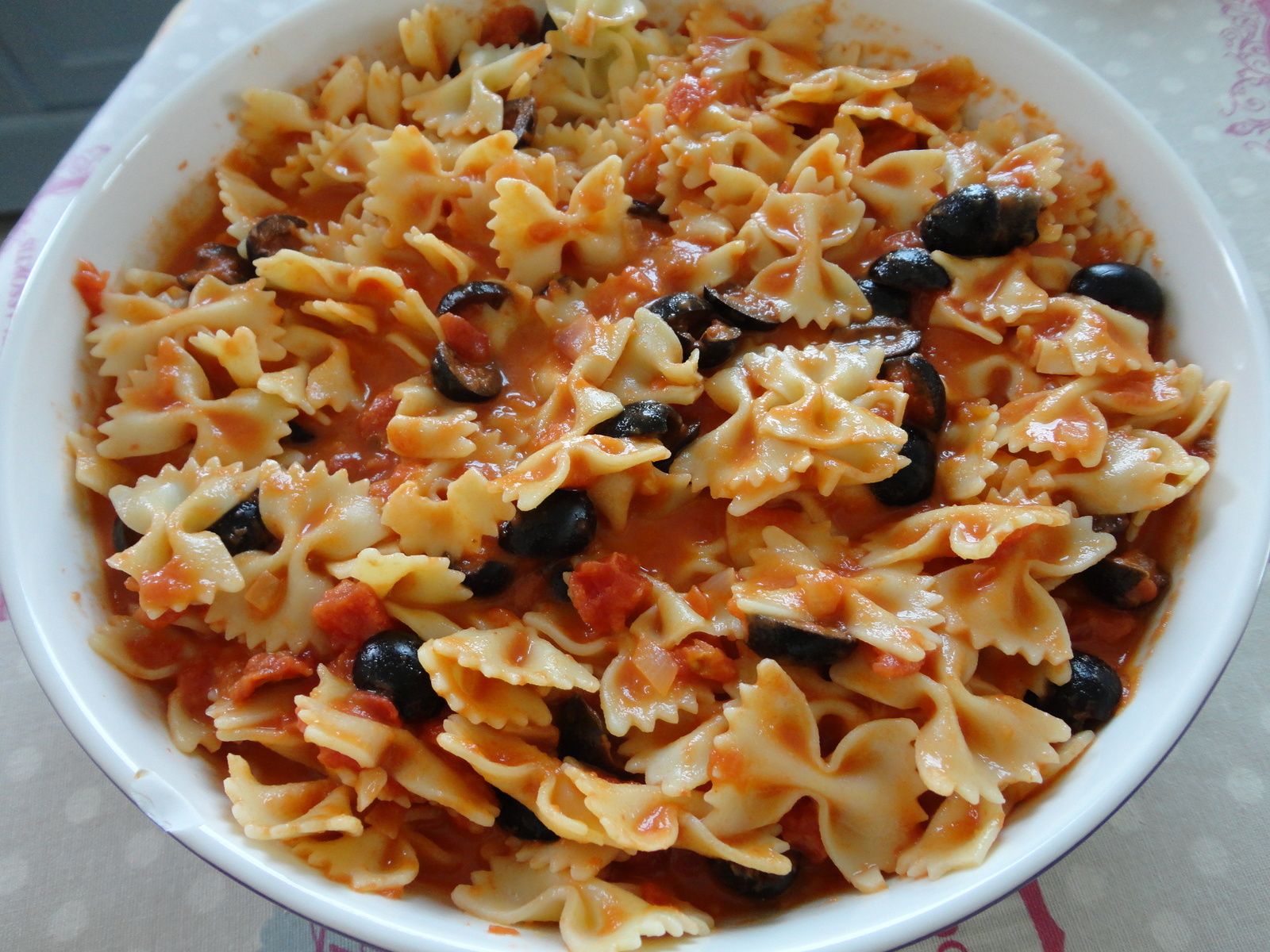 Pâtes à la sauce tomate et lait de coco Fourchettes et Pinceaux