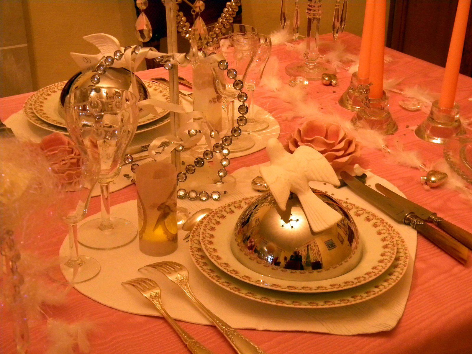 Et voilà quelques idées de décoration de table, pour sublimer  une cuisine raffinée... Soirée spéciale Saint Valentin romantique !
