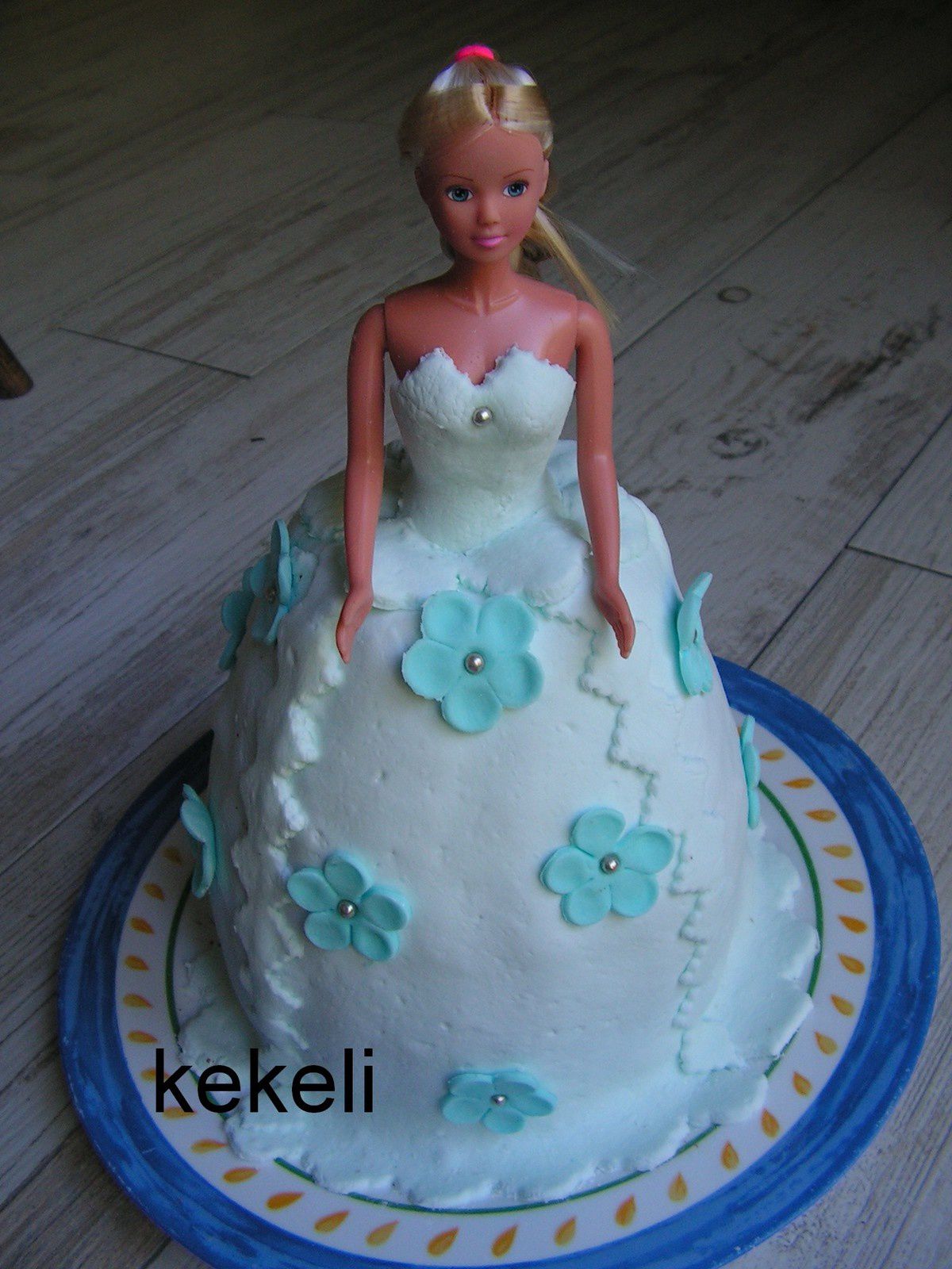 Gâteau princesse pour les 4 ans de ma petite fille Juliette - Le blog de  kekeli