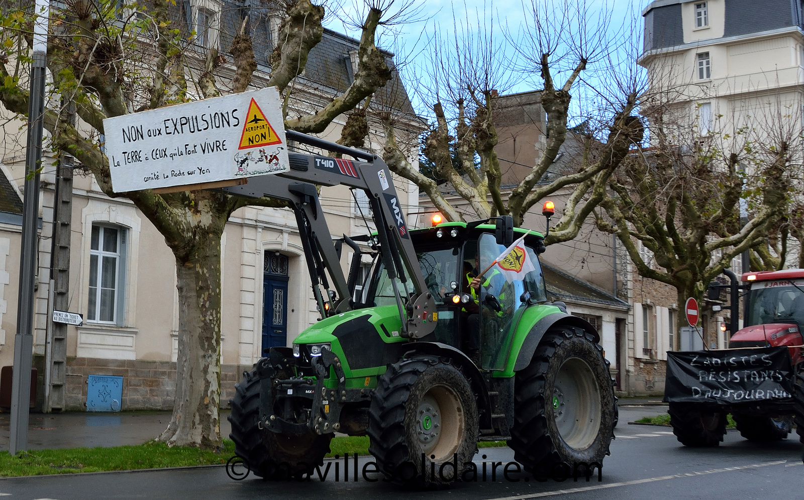 La Roche-sur-Yon. Des tracteurs dans la ville pour dire non à l’aéroport de Notre Dame des Landes.