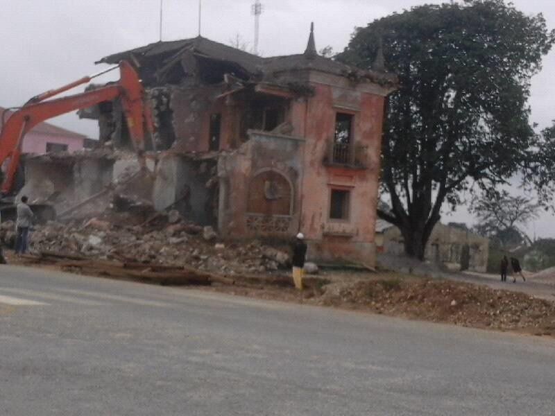 O edifício destruído na Damba, tinha características próprias.