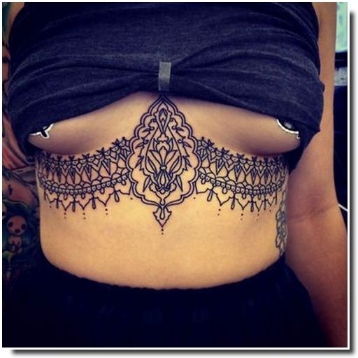 underboobs tattoo - tatouage sternum 