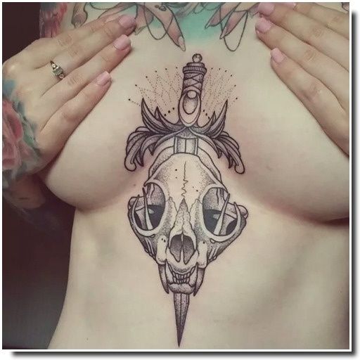 underboobs tattoo - tatouage sternum 