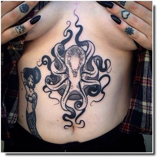 underboobs tattoo - tatouage sternum 