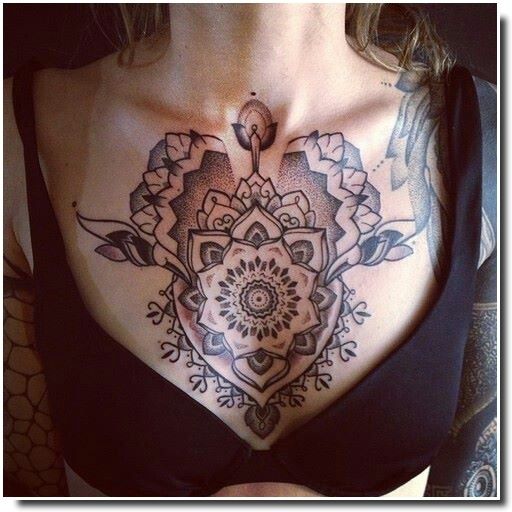 underboobs tattoo - tatouage sternum 