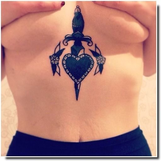 underboobs tattoo - tatouage sternum 