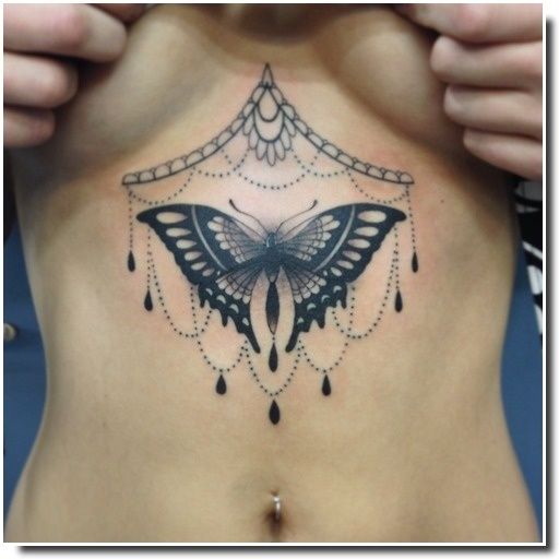 underboobs tattoo - tatouage sternum 