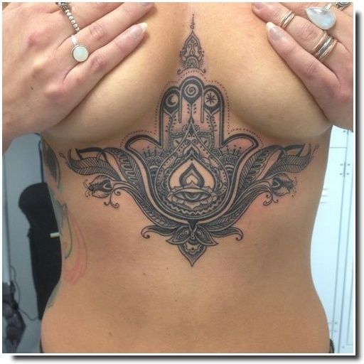 underboobs tattoo - tatouage sternum 