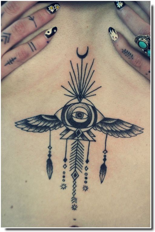 underboobs tattoo - tatouage sternum 