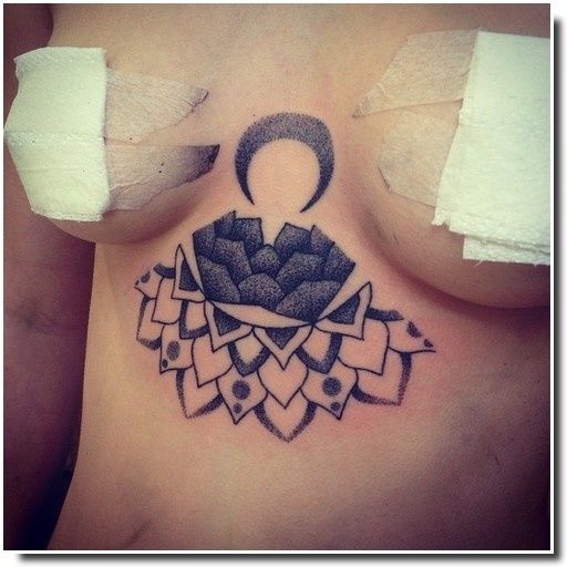 underboobs tattoo - tatouage sternum 