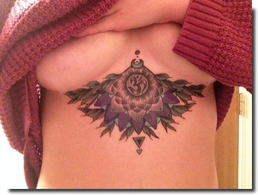 underboobs tattoo - tatouage sternum 