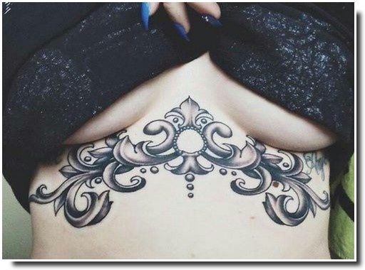 underboobs tattoo - tatouage sternum 