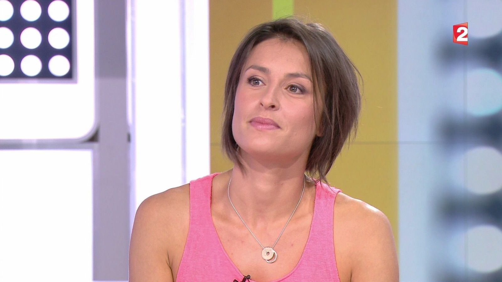 Presentatrice Journal France 2 Telematin  Booklet 13 Heures