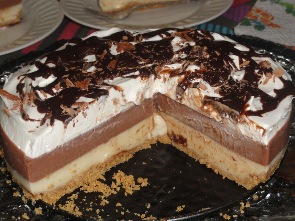 Dessert bi-couches à la poudre de flans, vanille et chocolat sur un fond de  tarte aux biscuits écrasés/ Gateau Algérien - Univers de Hayat
