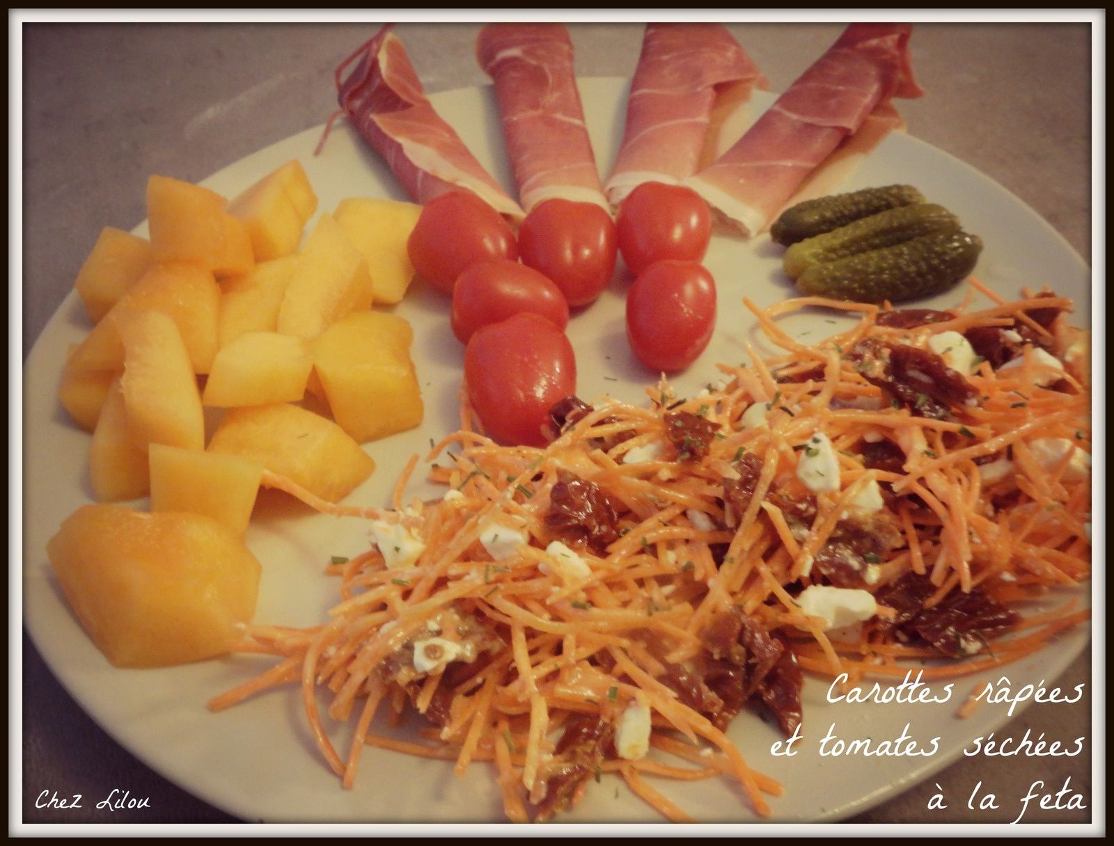 Carottes râpées et tomates séchées à la feta