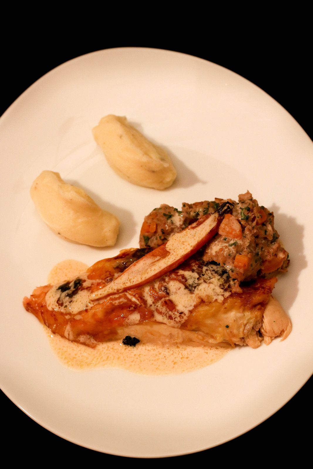 Poulet de Bresse farci en habit de truffes & purée de pommes de terre aux  éclats de truffe noire - Les Délices De Marina