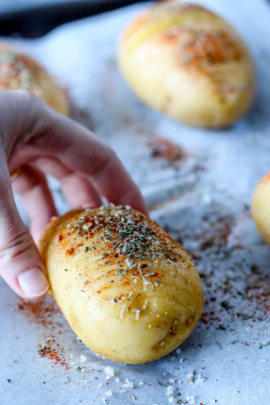 Rôti de cerf sauce au poivre & Pommes de terre au four à la suédoise  (hasselback potatoes) - Les Délices De Marina