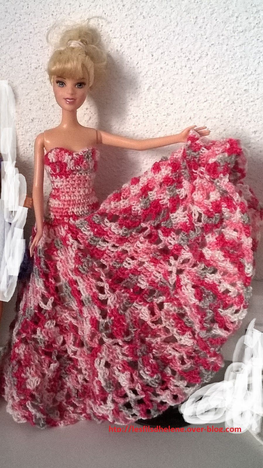 Une nouvelle robe Barbie LES FILS D'HELENE