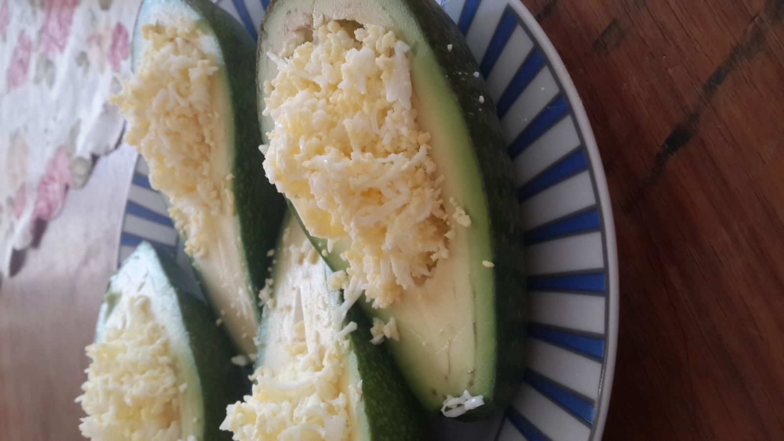 AVOCATS AUX OEUFS MIMOSA