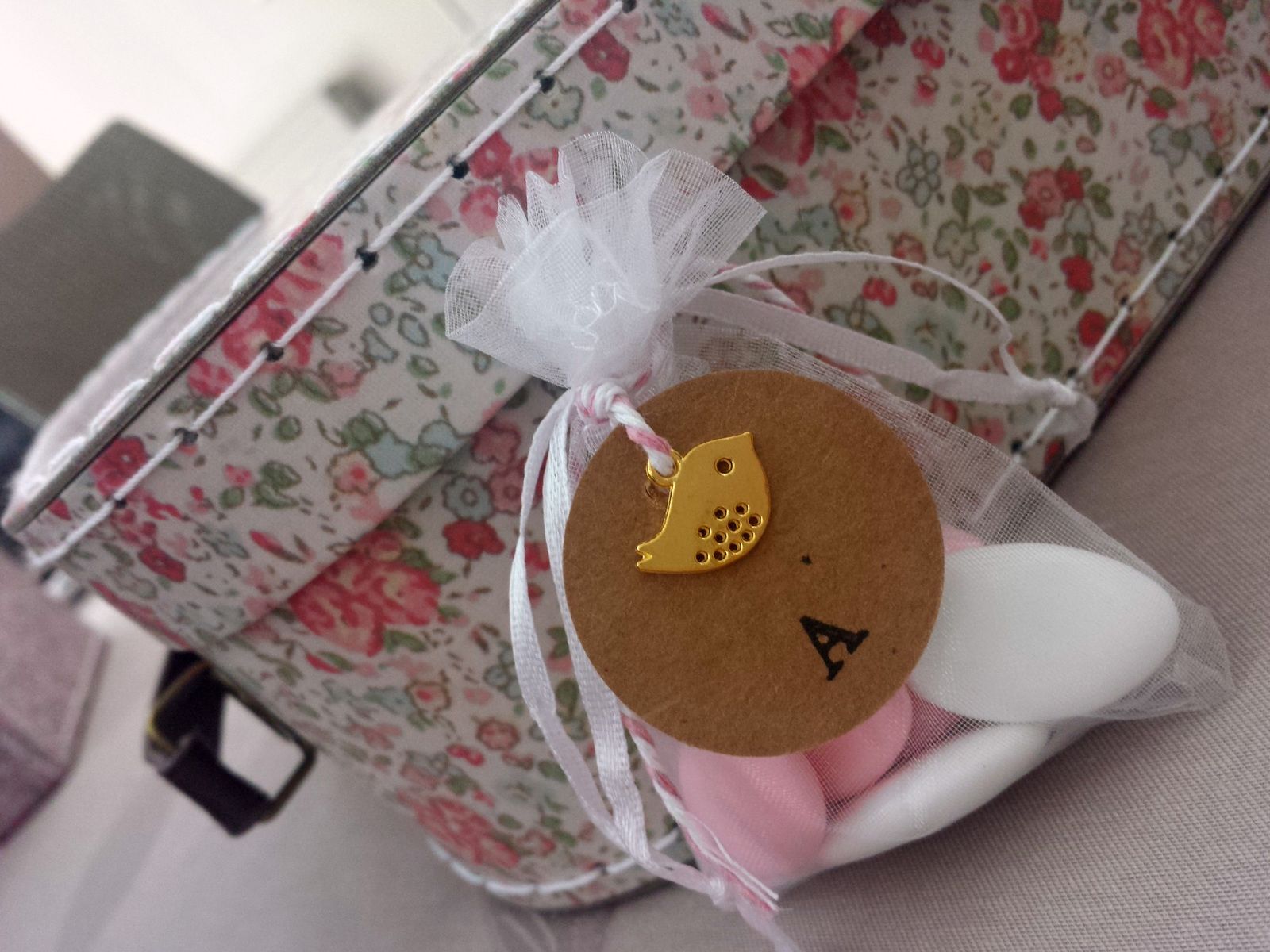 Décoration de baptême en liberty une poule dans ma cuisine