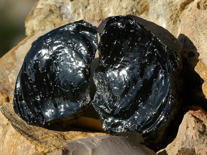 Monte Arci obsidian / Sardinia - photo Quatermara blogspot