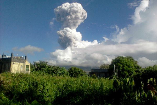 Mayon - éruption du 07.05.2013 - photo AFP / Phivolcs Dost