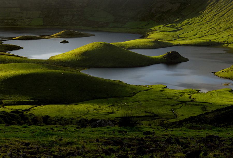 permanent lakes and other ephemera. Corvo / Azores - the Caldeirão - photo Geoparque Azores