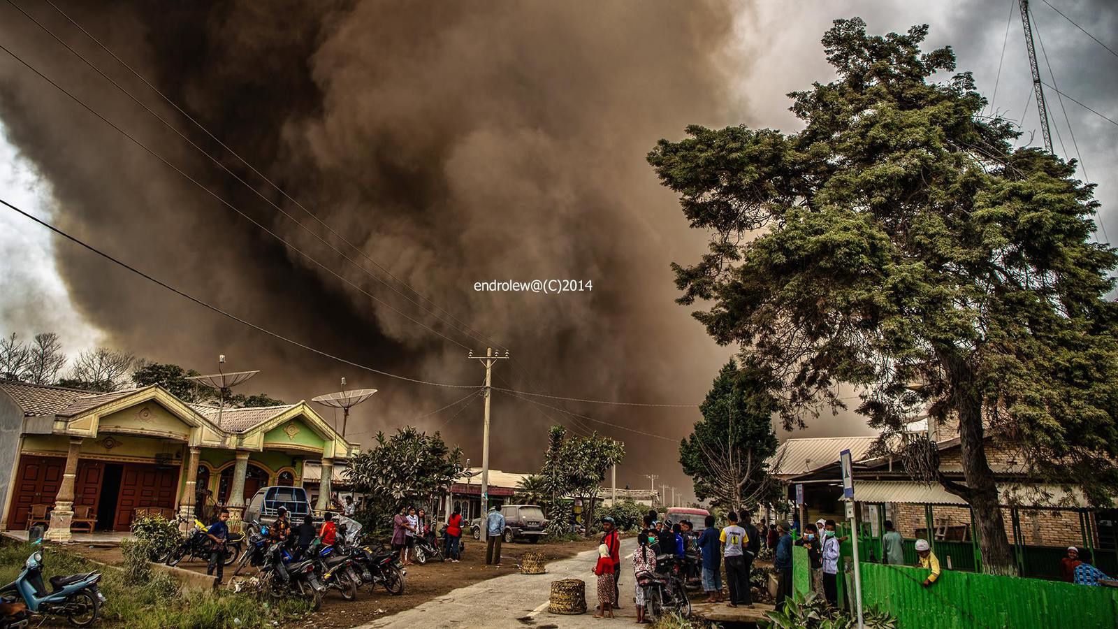  2014.10.05 / 12:33 - Sinabung - photo Mbah Lewa 