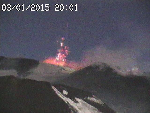 Etna - activité à la Voragine ce 03.01.2015 / 20h01