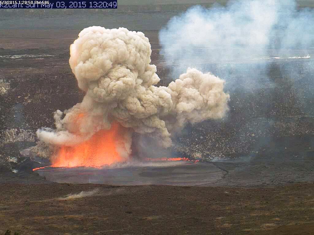 Overlook crater - un effondrement provoque une explosion dans le lac de lave le 3 mai vers 13h20 - photo HVO