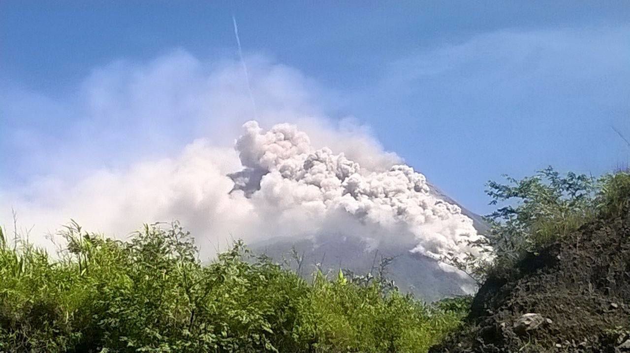 Fuego - coulée pyroclastique dans la barranca Las Lajas le 01.07.2015 - photo Conred 