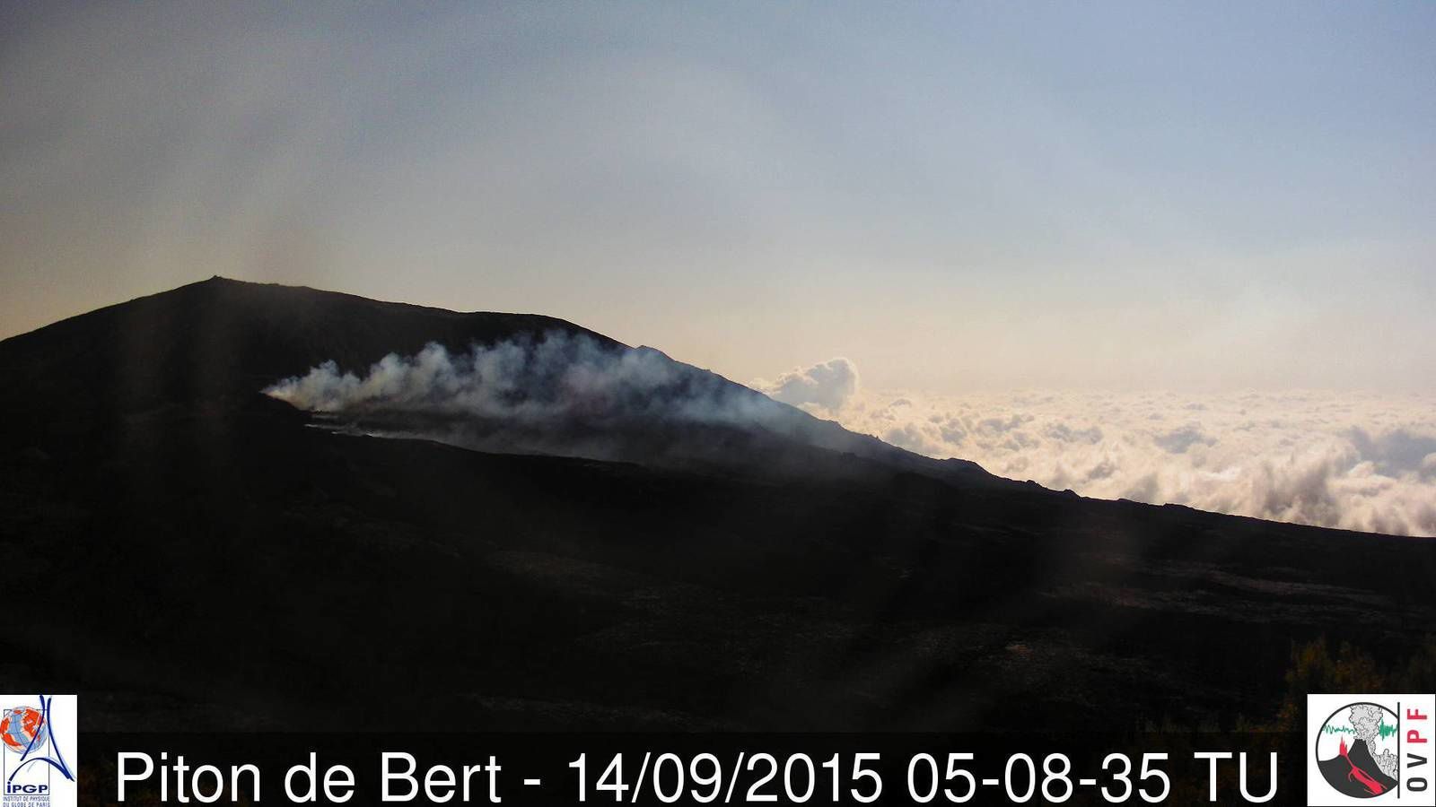 Piton de La Fournaise - poursuite de l'éruption ce 14.09.2015 / 05h08 TU - caméra du Piton de Bert / OVPF
