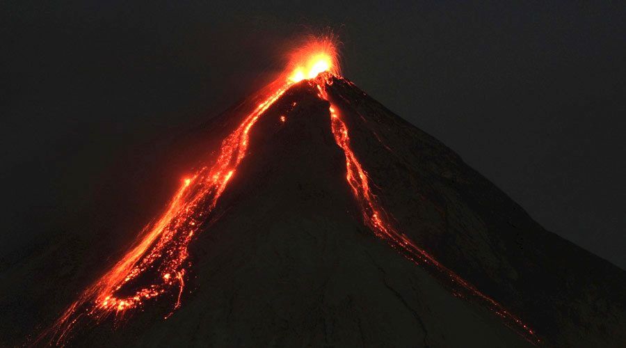 Activité du Turrialba, Fuego, Etna et Bromo.
