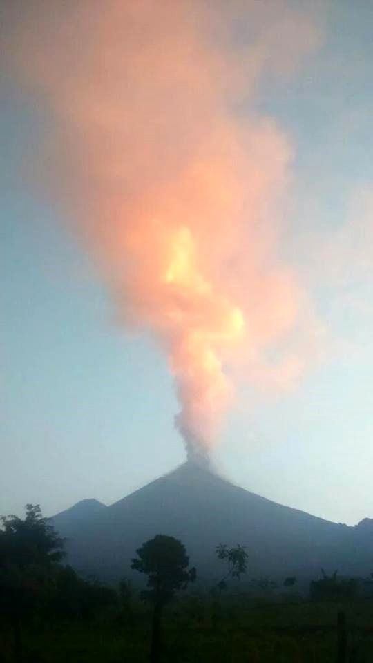 Fuego - the 12/16/2015 - Foto Chigna Gustavo desde el observatorio del INSIVUMEH.