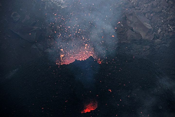 Pacaya - 22.12.2015 - spattering au cinder cone intracratérique du Mackenney - photo Volcanodiscovery