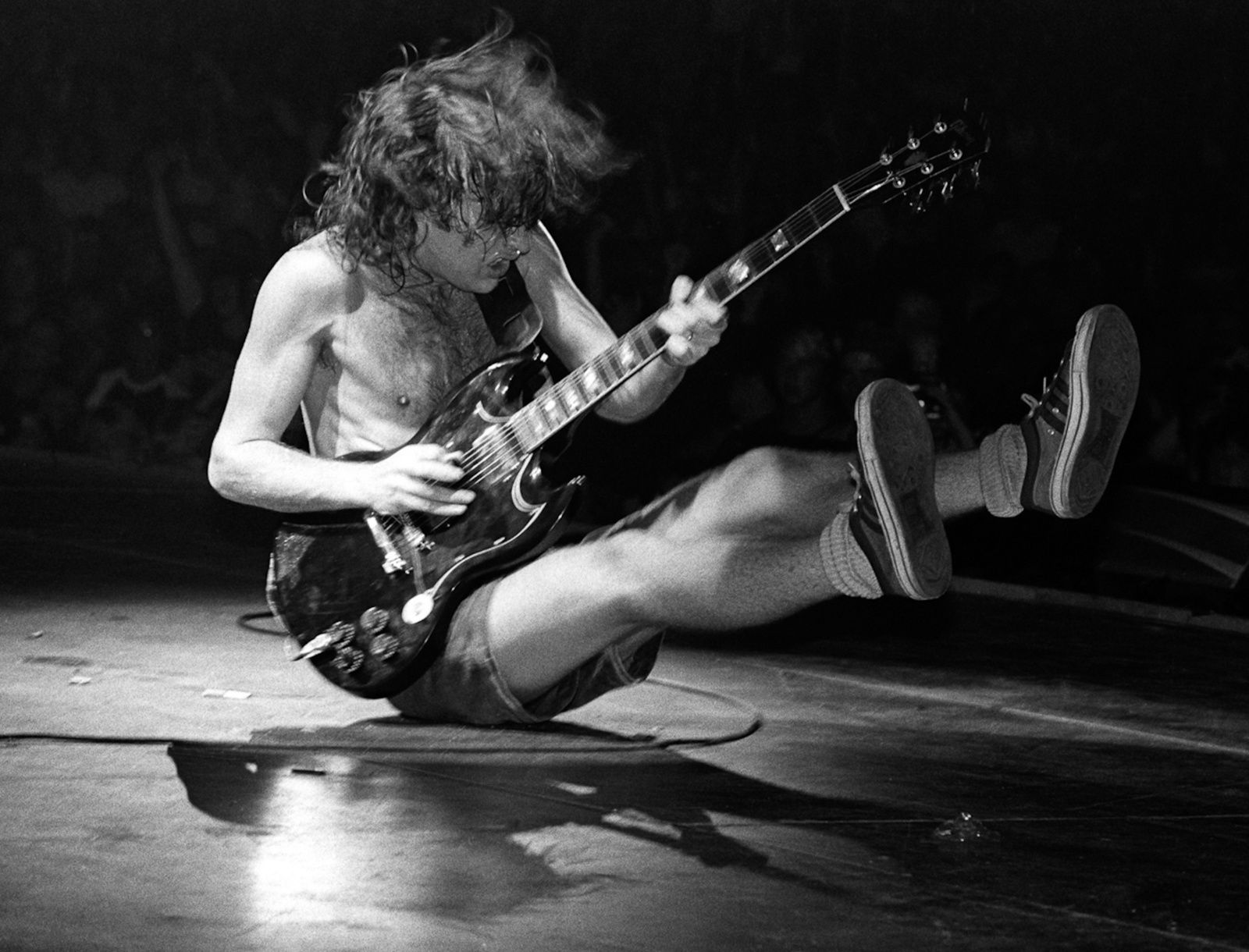 Angus Young playing on the floor, AC/DC