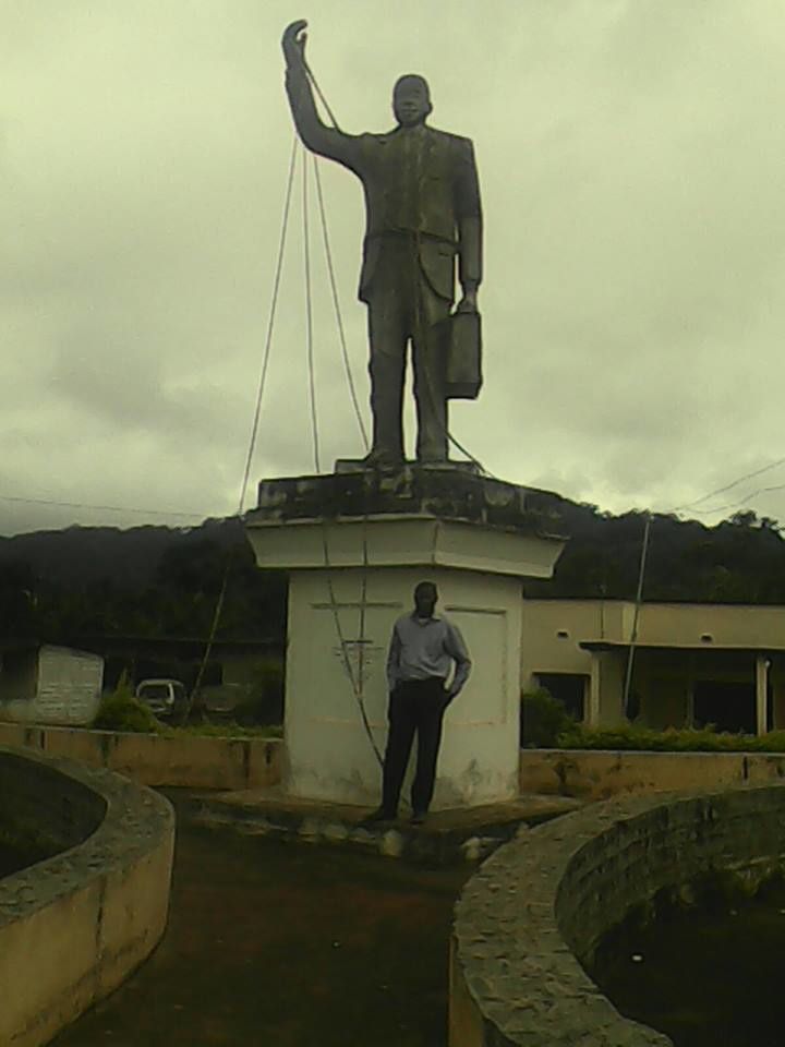 La statue de um Nyobe à Eseka