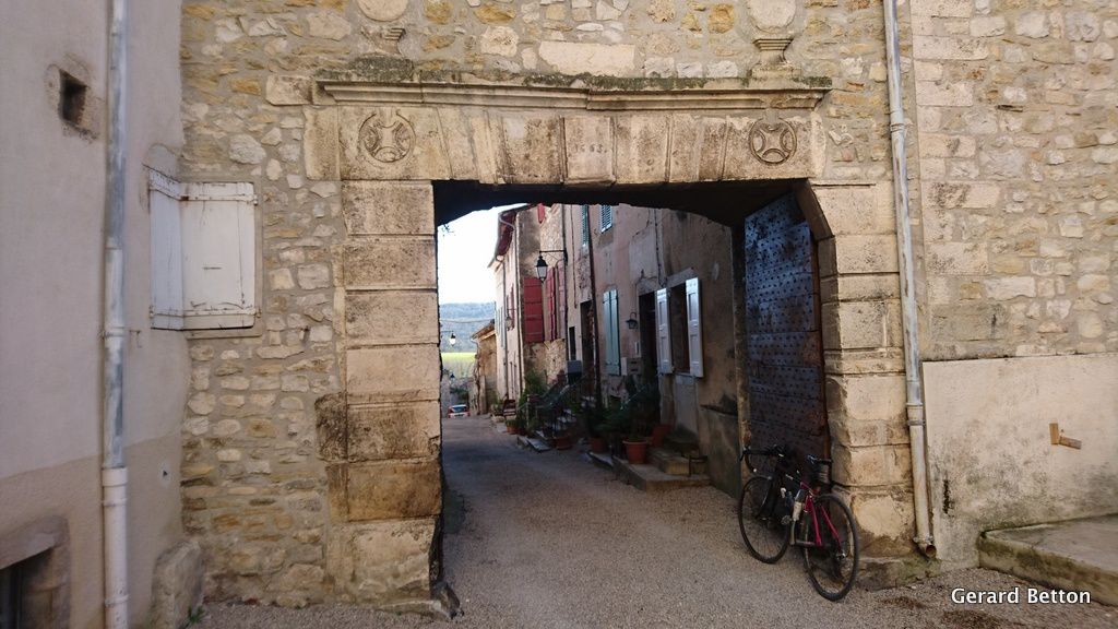 Beaufort sur Gervanne : porte d'entrée dans le vieux village