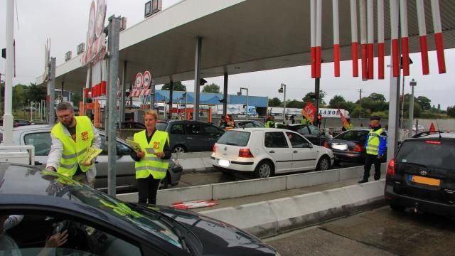 Loi travail : Action  CGT péage de La Gravelle ... pour préparer le 15 septembre!