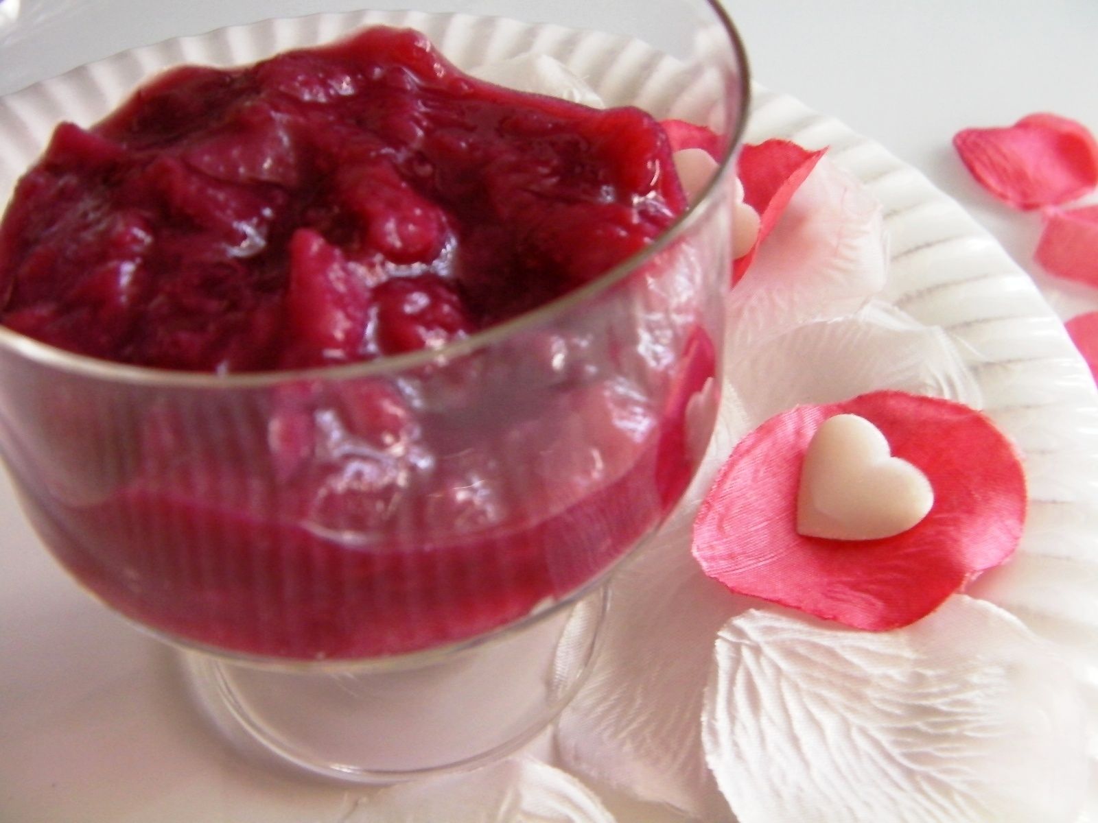 La compote de pêche de vigne.. La cuisson s'effectue par "pochage au