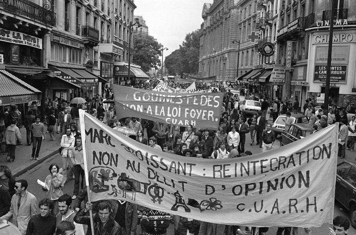 10 000 homosexuel (le)s ont manifesté dans les rues de Paris le 4 Avril 1981 à l'appel du CUARH, juste avant les élections présidentielles pour demander la dépénalisation de l'homosexualité et l'arrêt des discriminations. Gai Pied avait mis tout son poids dans la balance