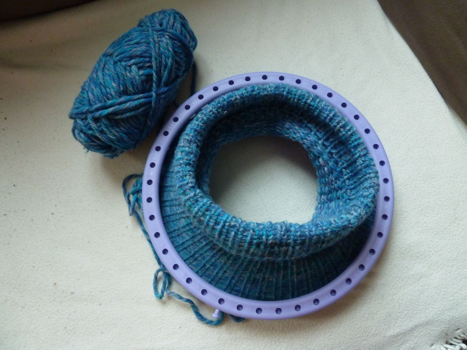 Bonnet au tricotin circulaire - Mots Et Maux d'Isa