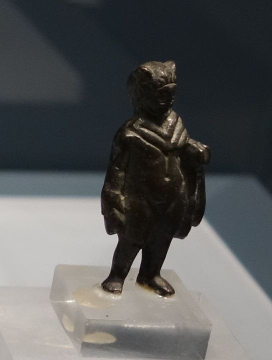 Photo Mercure enfant ; Statuette de bronze époque romaine (environ 5 cm)