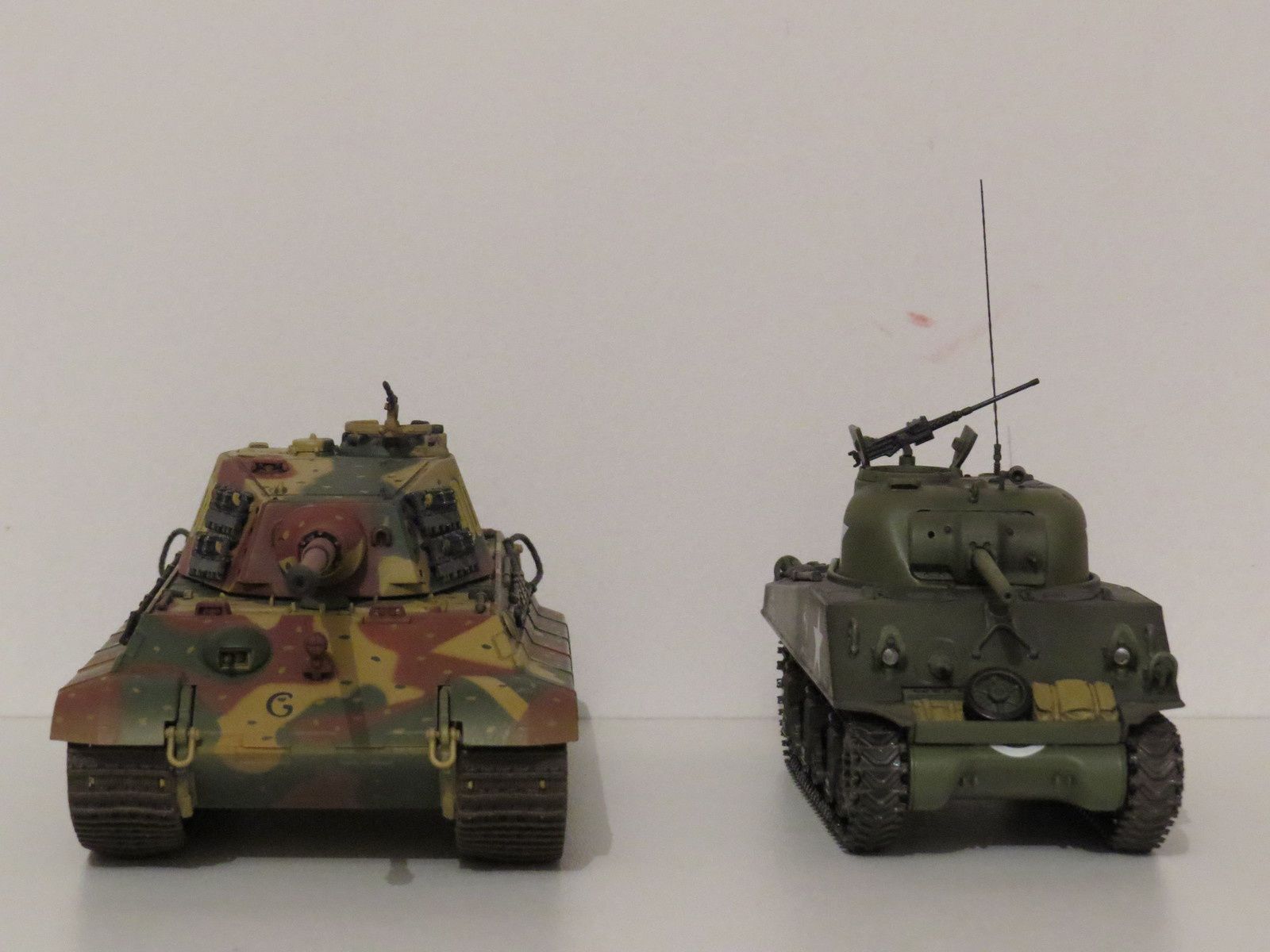 Tiger II ausf B vs M4 Sherman M4A3