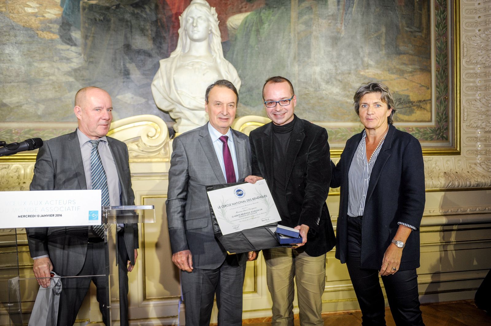 Décernée à Lauric Duvigneau à l’occasion de la Journée Mondiale du Bénévolat du 5 décembre 2015, en reconnaissance de son engagement actif au service du Bénévolat durant 27 ans.