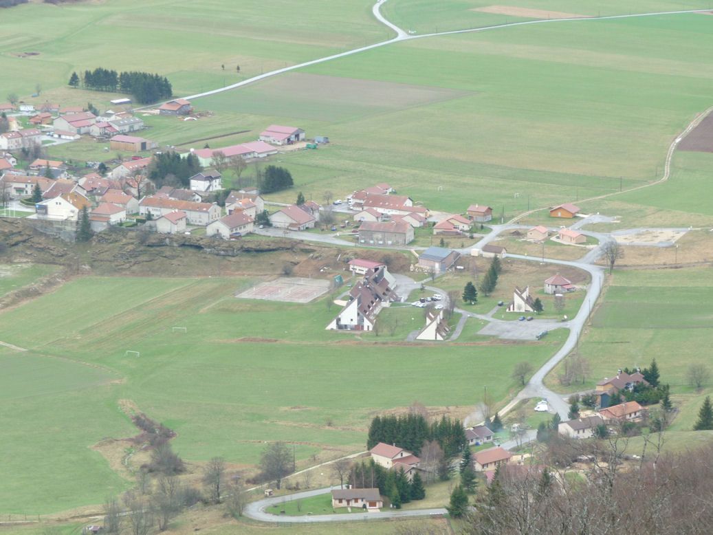 Vue du village prise du mémorial